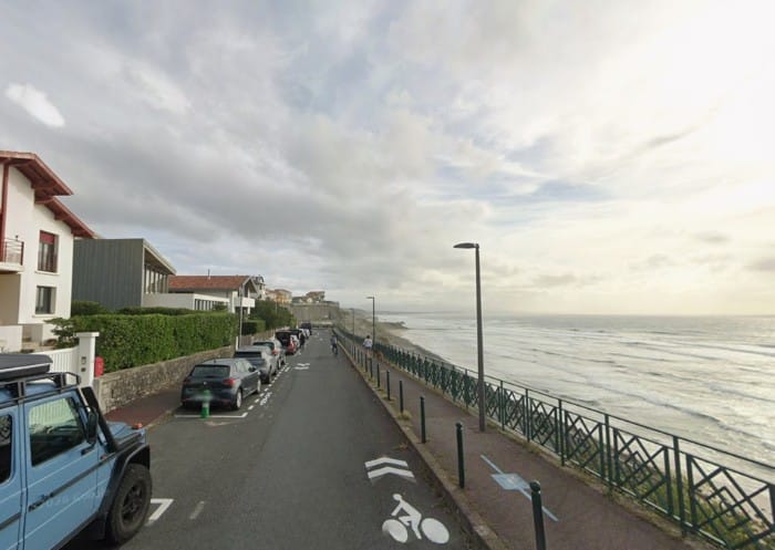 Arrivée sur un déménagement quartier Beaurivage au-dessus de la plage de la Côte des Basques à Biarritz