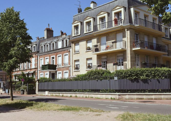 Immeubles résidentiels de caractère dans le centre de Maisons-Laffitte