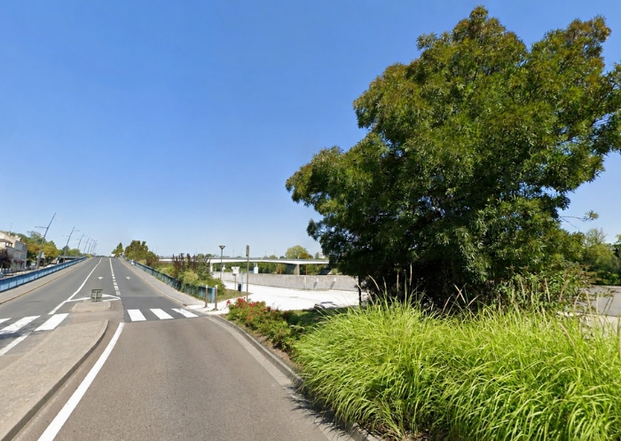 Pont du Pecq franchissant la Seine entre les deux rives de la commune