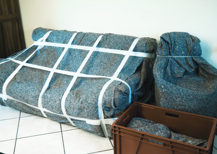 Mobilier protégé avec des couvertures avant son transport
